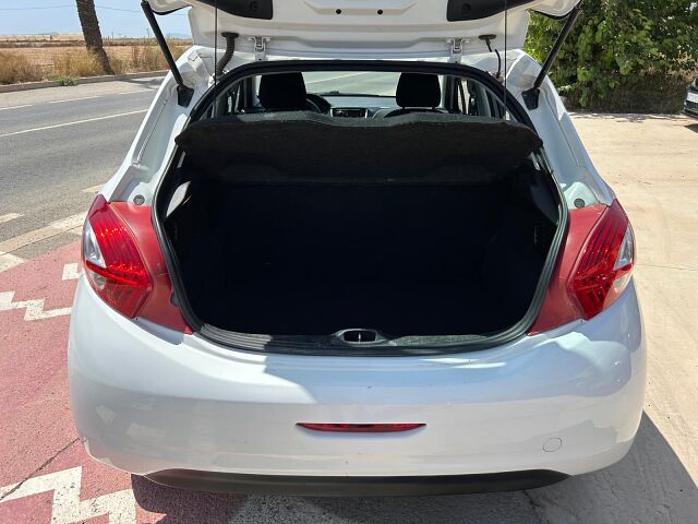 PEUGEOT 208 ACTIVE 1.4 HDI MANUAL SPANISH LHD IN SPAIN 142000 MILES SUPERB 2013